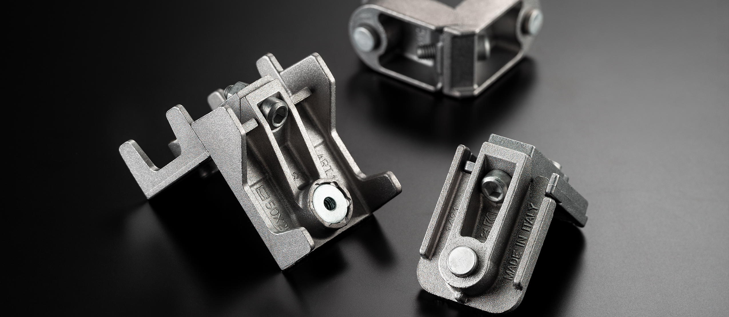 Èquerre en aluminium avec bouton intèrieur